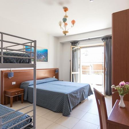 Hotel Abruzzo ピネート エクステリア 写真
